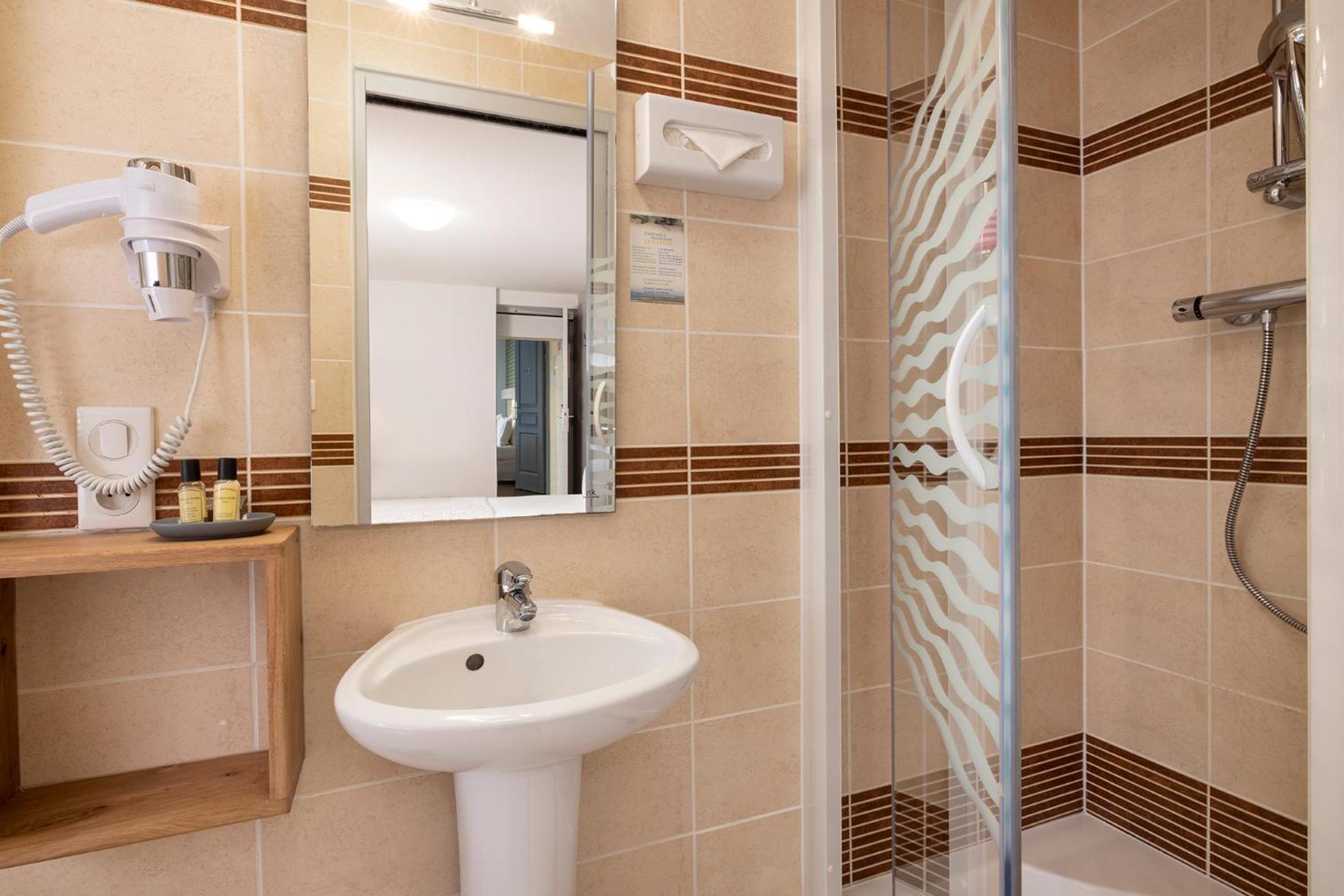 Hotel De Lion Sur Mer Екстер'єр фото